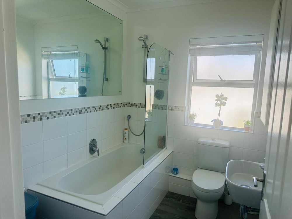 En-suite Main Bedroom