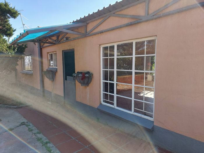 Cottage To Rent in Schoongezicht: 1 Bedroom, Study, Pet Friendly, Spacious Yard.