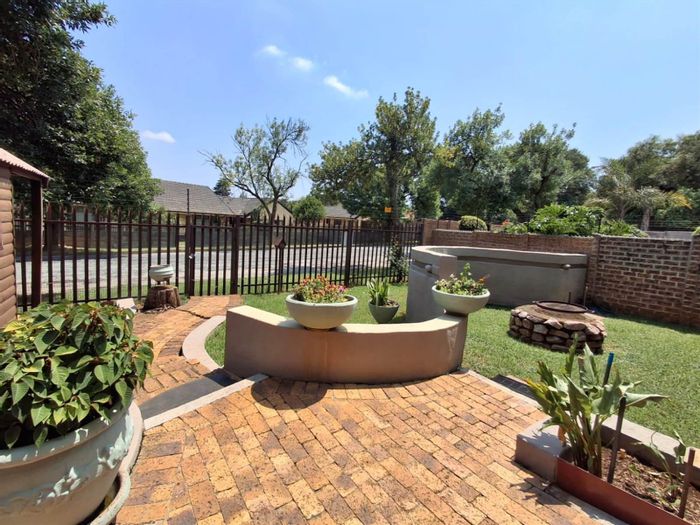For Sale: Ground-Floor Townhouse in Kempton Park Ext 4 with Private Garden and Security.