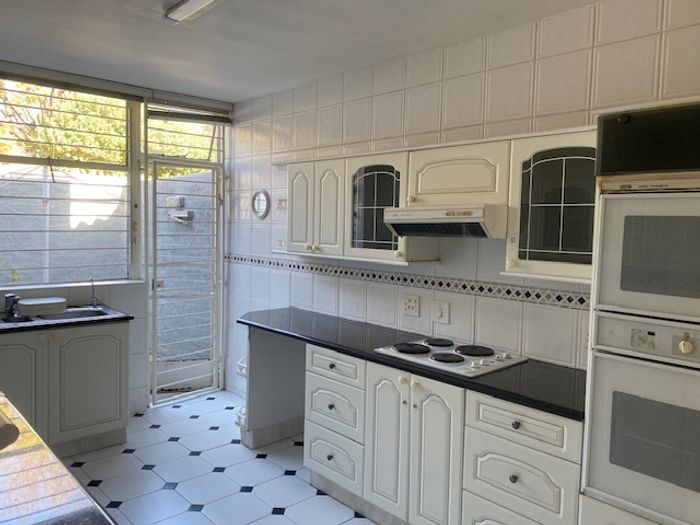 To Rent: Spacious 3-Bedroom Townhouse in Hyde Park with Security and Pool Access.