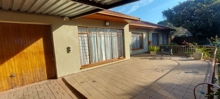 3-Bedroom House with Cottage and Secure Parking For Sale in Birch Acres