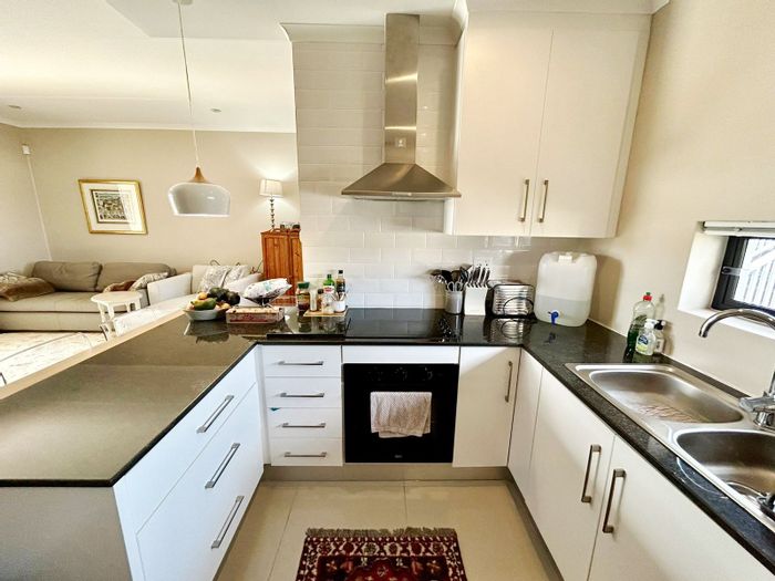 Fairview Apartment To Rent: 2 Bedrooms, Gym, Secure Parking, Close to Amenities.