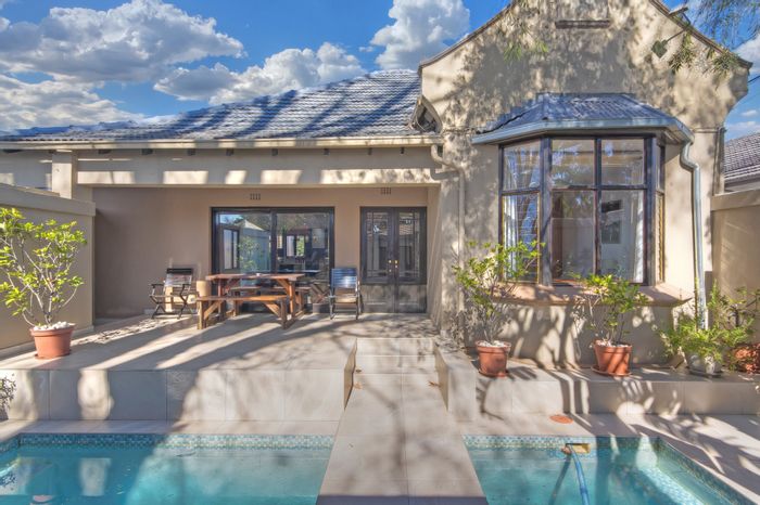 To Rent: 3-Bedroom House in Norwood with pool, patio, and secure parking.