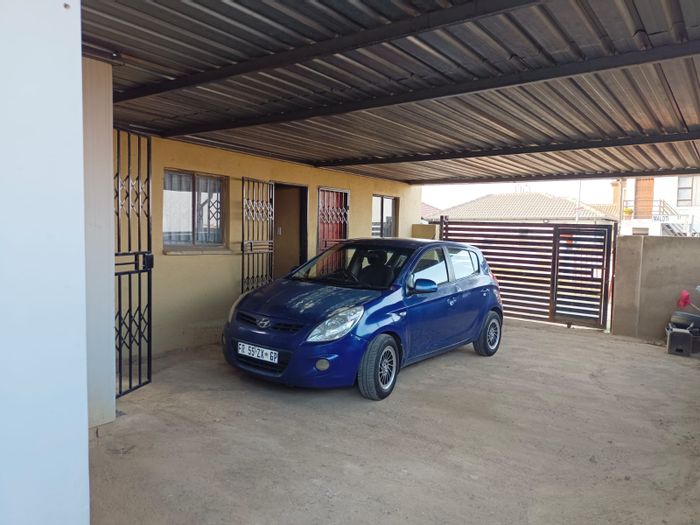 For Sale: Clayville House with 5 bedrooms, parking for 6, and extra rooms.