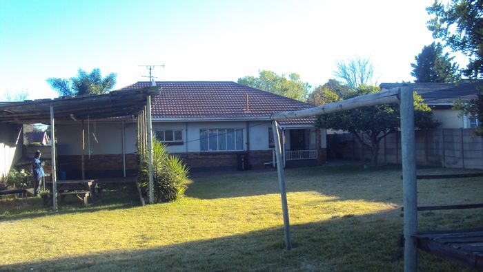5-Bedroom House for Sale in Kempton Park Ext 2 with Existing Tenants