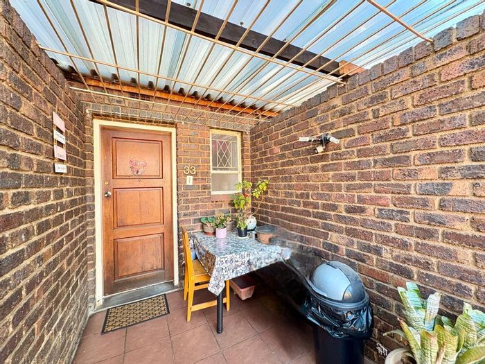 For Sale: 2-Bedroom Townhouse in Dayanglen with private garden and secure complex.