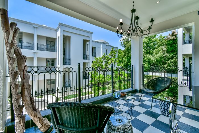 Dunkeld Apartment To Rent: 2 beds, en-suite, pool, parking, security, internet.