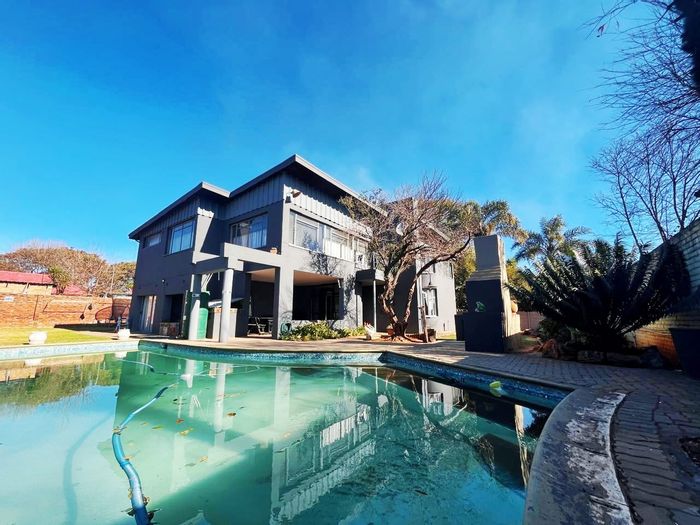 For Sale: Family-focused house in Brakpan Central with pool, garage, and office space.