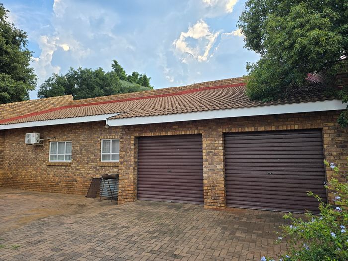 For Sale: Spacious 4-Bedroom House in Mooinooi Central with Pool and Flatlet Potential.