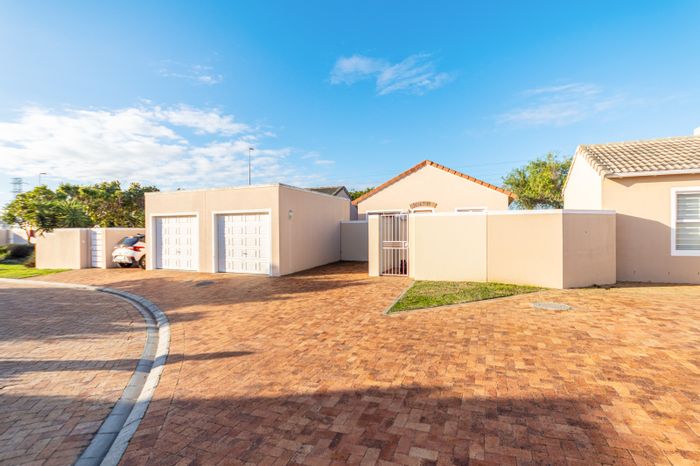 To Rent: House in Sunningdale with 2 bedrooms, 1 bathroom, and covered parking.