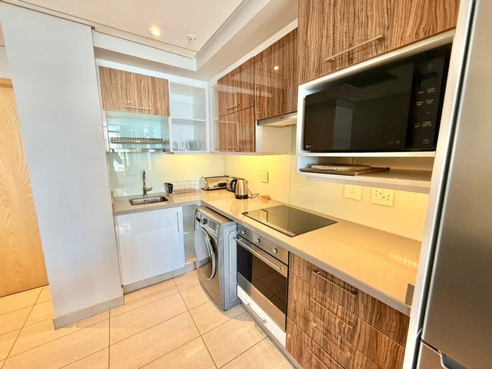 Umhlanga Central Apartment To Rent: 2-bed, ocean views, pool, secure parking.
