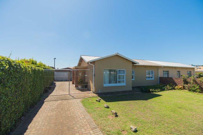 For Sale: 3-bedroom house in Algoa Park with enclosed garden and double garages.