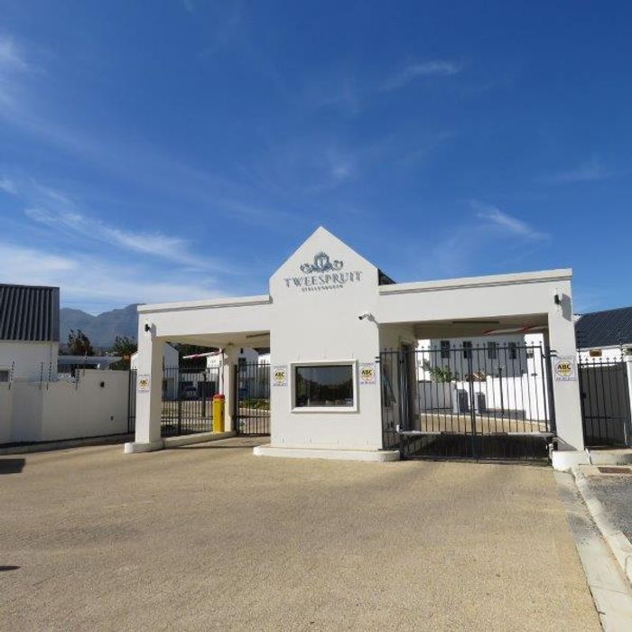 House to Rent in Nuutgevonden: 4 bedrooms, security estate, braai area, fiber included.