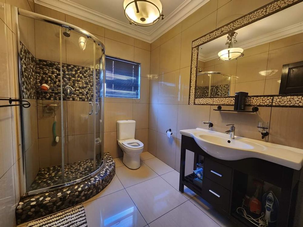 Shared Ensuite Bathroom