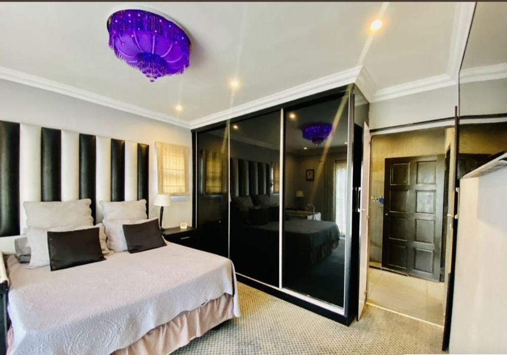 Bedroom with ensuit bathroom