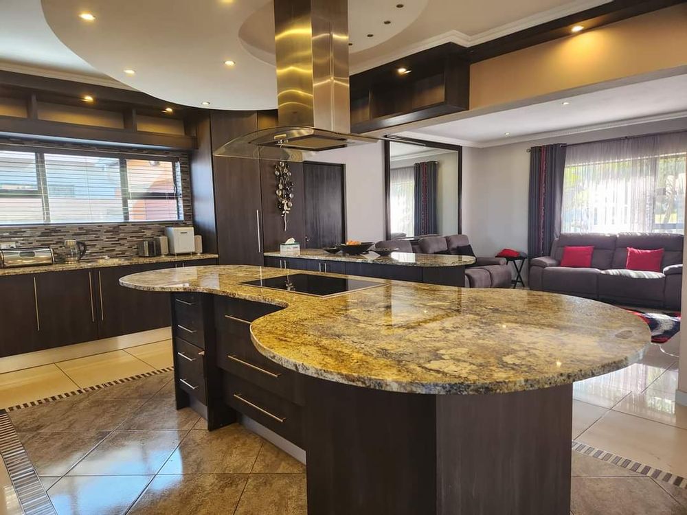 Open Plan Kitchen and Lounge