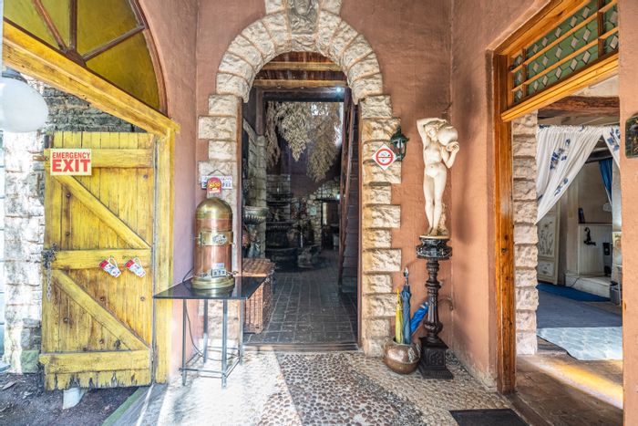 Magaliesburg Farm For Sale: 7 en-suite rooms, spa, riverfront dining, and cottages.