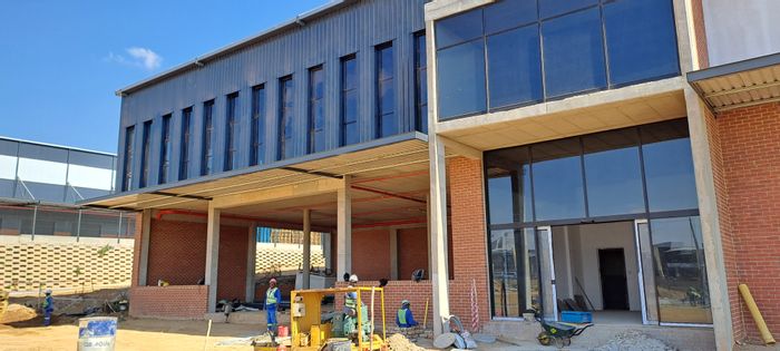 Kya Sands Industrial Space To Rent: 4282m², flexible layout, secure environment, strategic location.