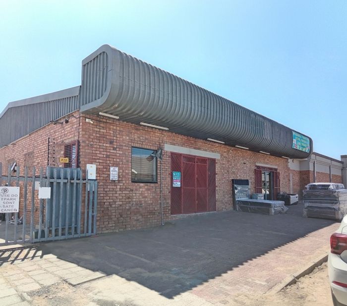 Commercial Property For Sale in Standerton Central - Prime CBD Location, Open Layout, Parking.