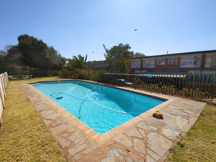 Eldoraigne Townhouse For Sale: 2 Bedrooms, pool access, close to amenities.