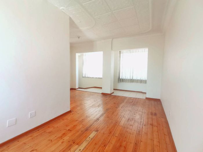 Yeoville Apartment For Sale: 1 Bed, 2 Bath, secure parking, potential extra bedroom.
