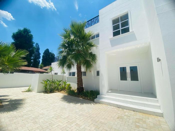 To Rent: House in River Club with 4 en-suite bedrooms, pool, and rooftop views.