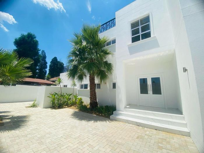 House To Rent in River Club: 4 en-suite bedrooms, pool, rooftop entertainment area.