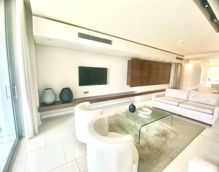 Luxury 2-bed apartment in Sandhurst with concierge, gym, pool, and spa. To Rent.