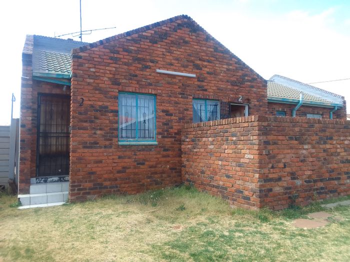 Ennerdale House For Sale: 3 Bedrooms, gated parking, spacious yard, investment potential.