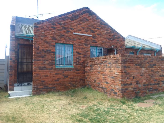 Ennerdale House For Sale: 3 bedrooms, outdoor space, gated parking, investment potential.