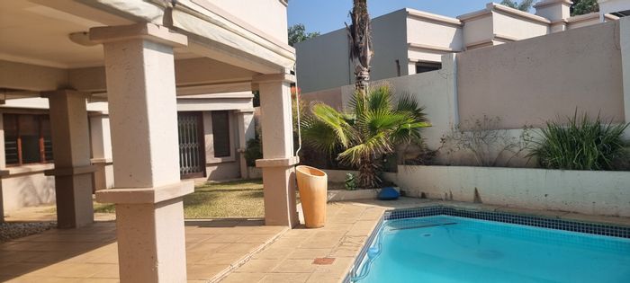 Cluster for Sale in Jukskei Park: 3 beds, pool, secure complex, close to amenities.