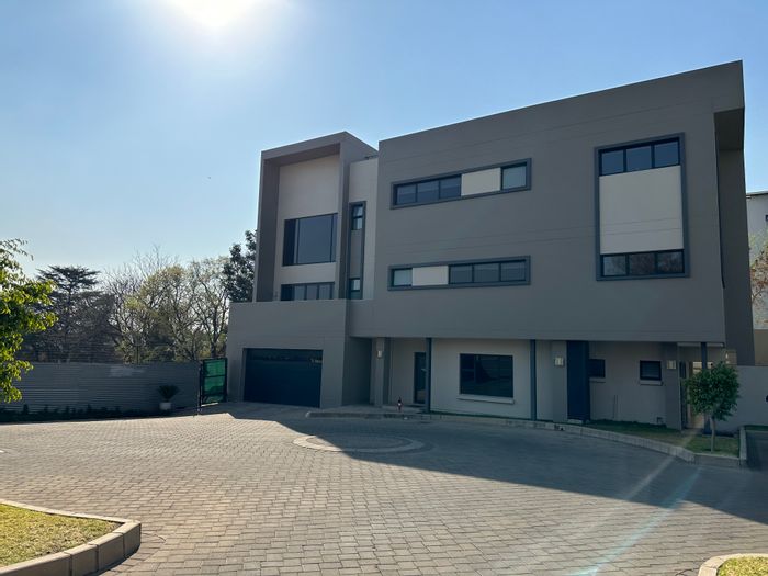 Rivonia Apartment To Rent: 2 ensuite bedrooms, pool, security, near amenities.