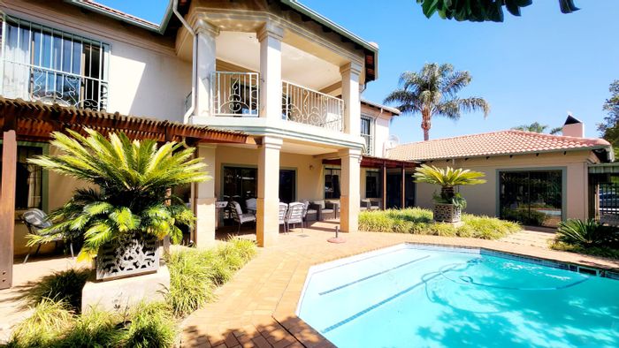 Eldoraigne House For Sale: 4 beds, pool, study, braai area, solar system.