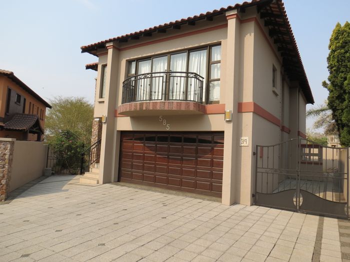 For Sale: House in Greenstone Hill with flatlet, jacuzzi, and double garage.