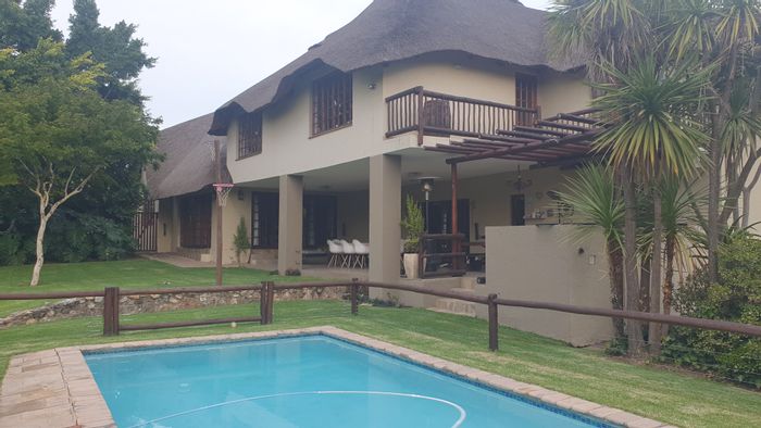 For Sale: Mnandi Small Holding with pool, flat, garden, and solar power.