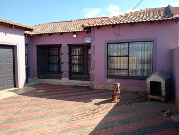 Lawley House For Sale: 3 beds, double garage, income potential, near amenities.