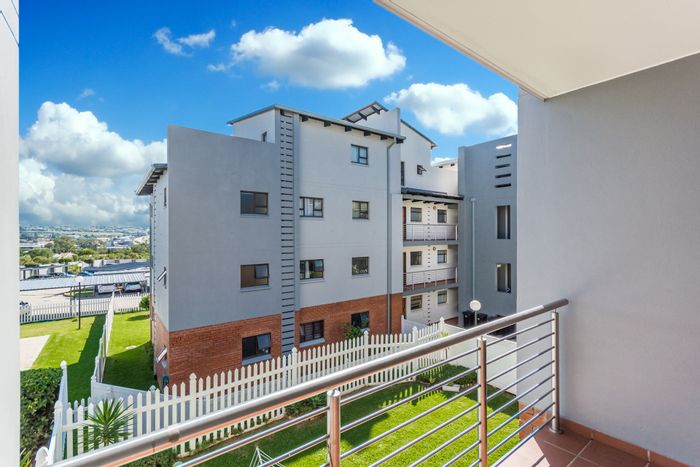 Barbeque Downs Apartment To Rent: 2 beds, pool, braai area, secure parking.