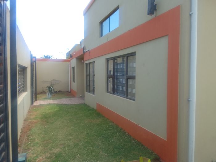 For Sale: Spacious 4-bedroom house with flatlet, double garage in Lenasia Ext 1.