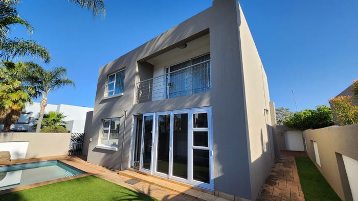 Eldoraigne House For Sale: 4 bedrooms, pool, inverter, double garage, secure area.