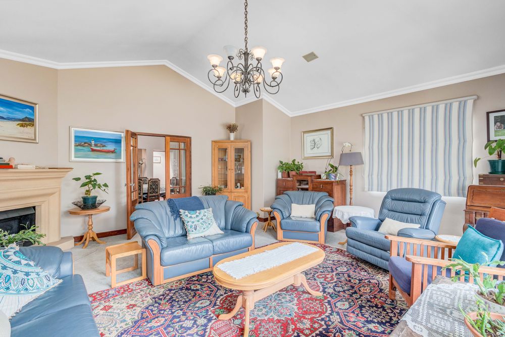 Formal lounge