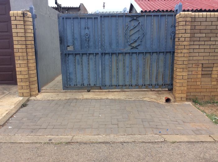 For Sale: House in Zola with rental potential, paved yard, near amenities.