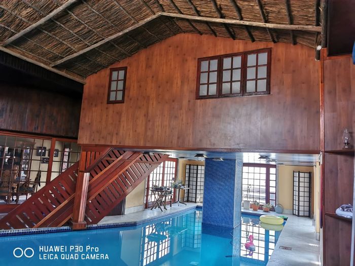 Bloubosrand House For Sale: 5 bedrooms, indoor pool, double garage, investment potential.