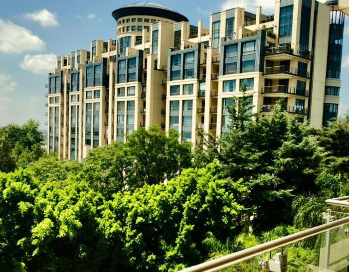 Morningside Apartment To Rent: 2 beds, private lift, gym, pool, secure access.