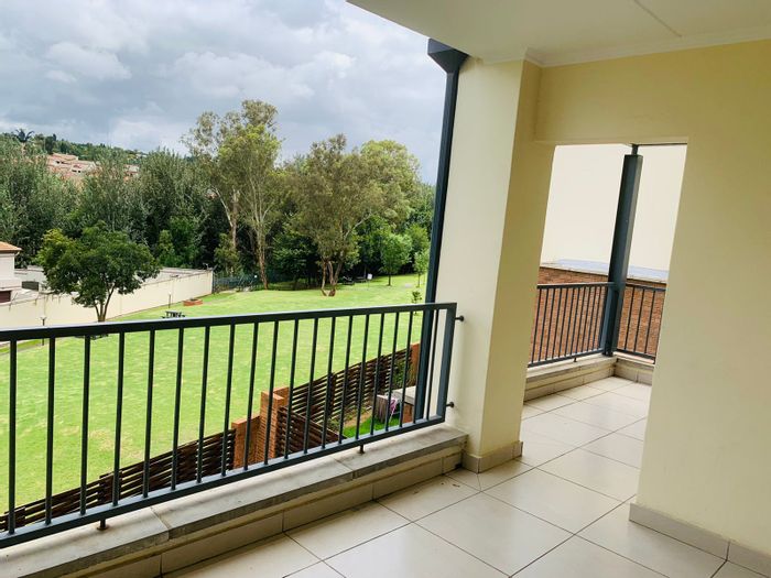 For Sale: Apartment in Kyalami Hills with pool, gym, and great views.