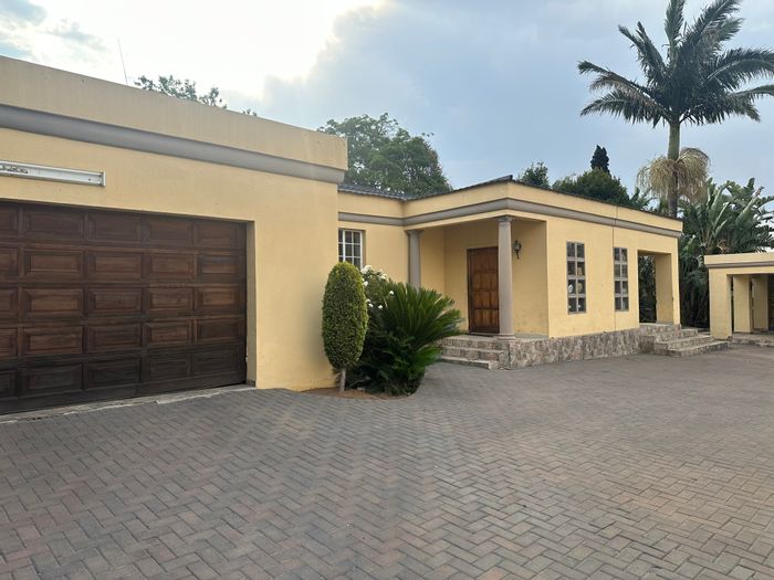 Edenvale Central House For Sale: 3 bedrooms, pool, flatlet, and 4 garages.