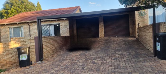 Honeydew Ridge Cluster For Sale: 2 beds, secure complex, private yard, garage.