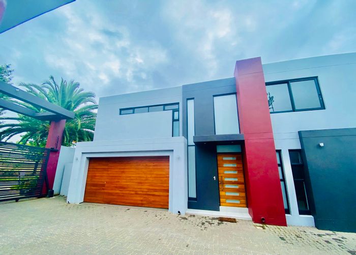 For Sale: Sandown House with 4 Bedrooms, Pool, Security, and Double Garage.