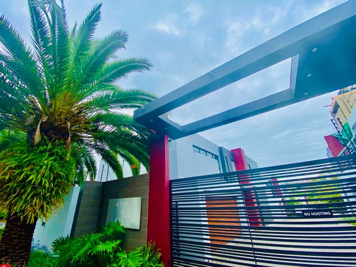 House To Rent in Sandown: 4 Bedrooms, Pool, Security, Close to Amenities.