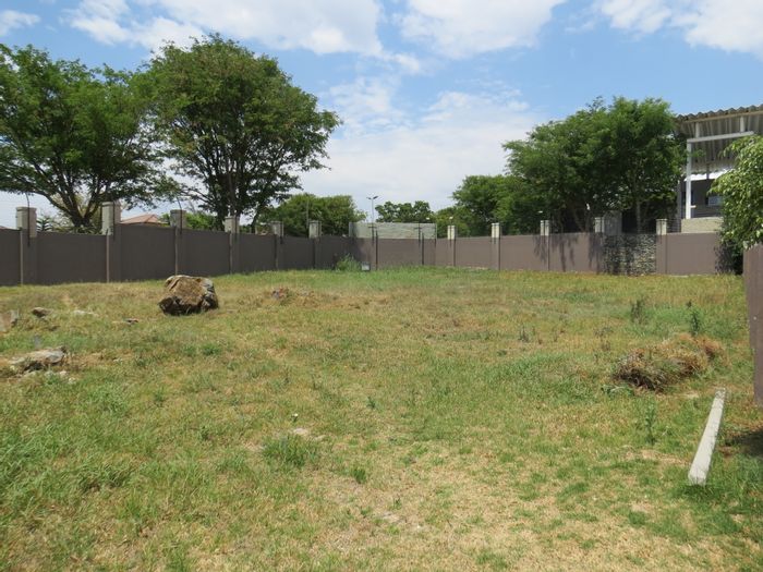 Prime 629sqm vacant land in Greenstone Hill, cul de sac, no transfer duties.