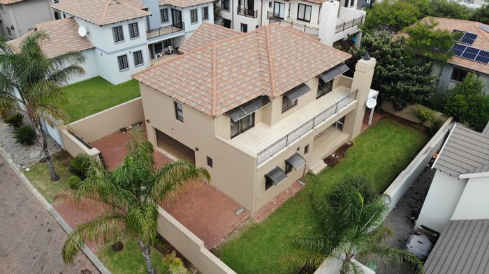 House To Rent in Greenstone Hill: Open plan living, garden, guest suite, balcony.